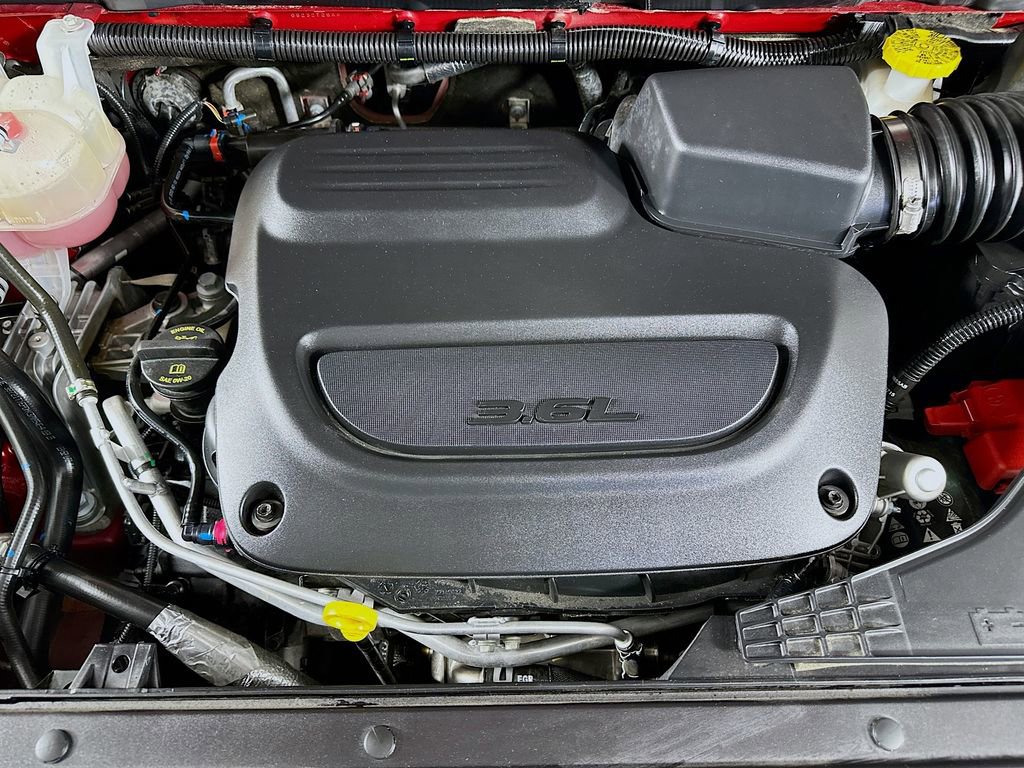 Certified 2025 Chrysler Pacifica Limited FWD image 43