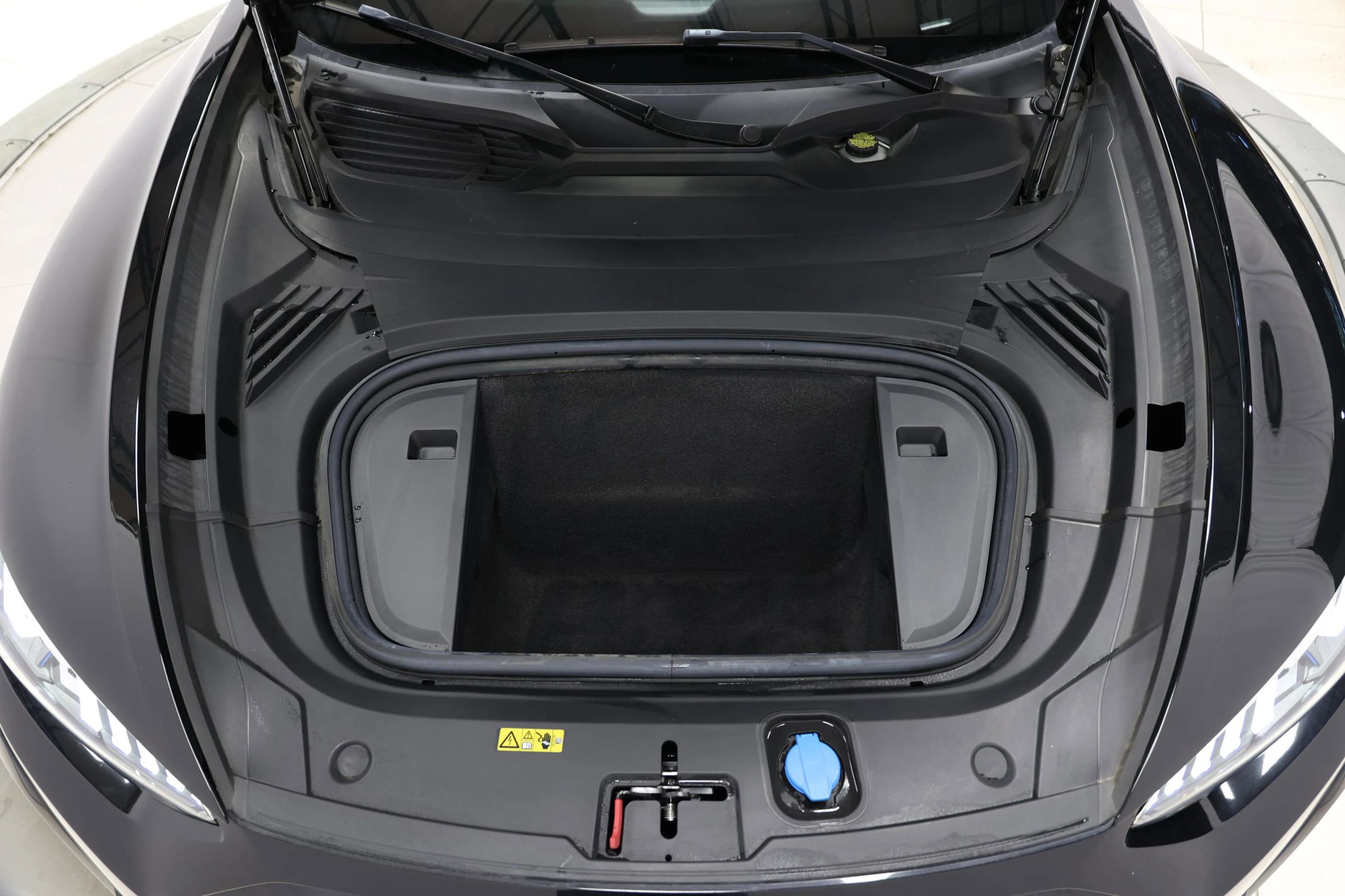 Used 2022 Audi RS e-tron GT w/ Carbon Performance Package image 96