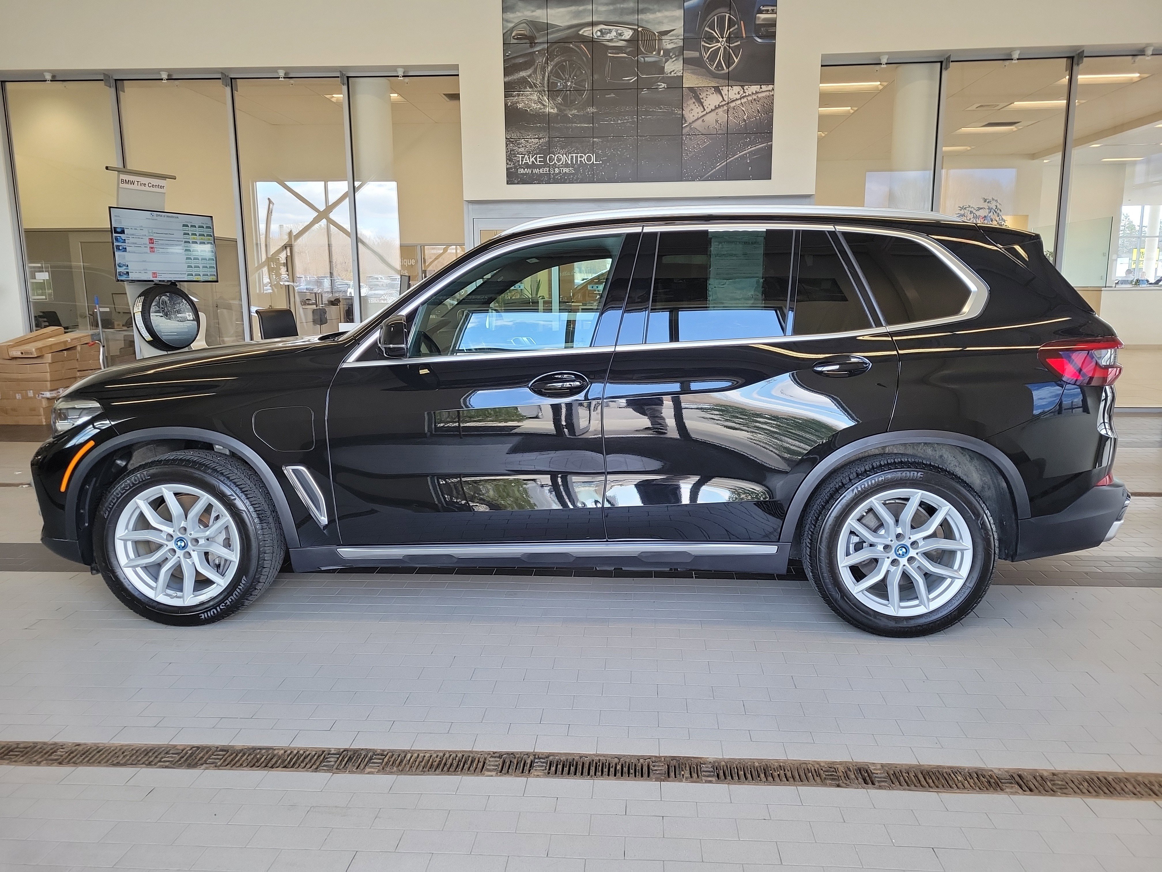 Used 2022 BMW X5 xDrive45e w/ Climate Comfort Package image 8