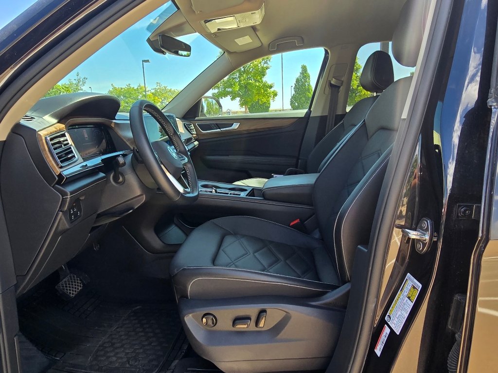 Used 2025 Volkswagen Atlas SE AWD/4WD image 13