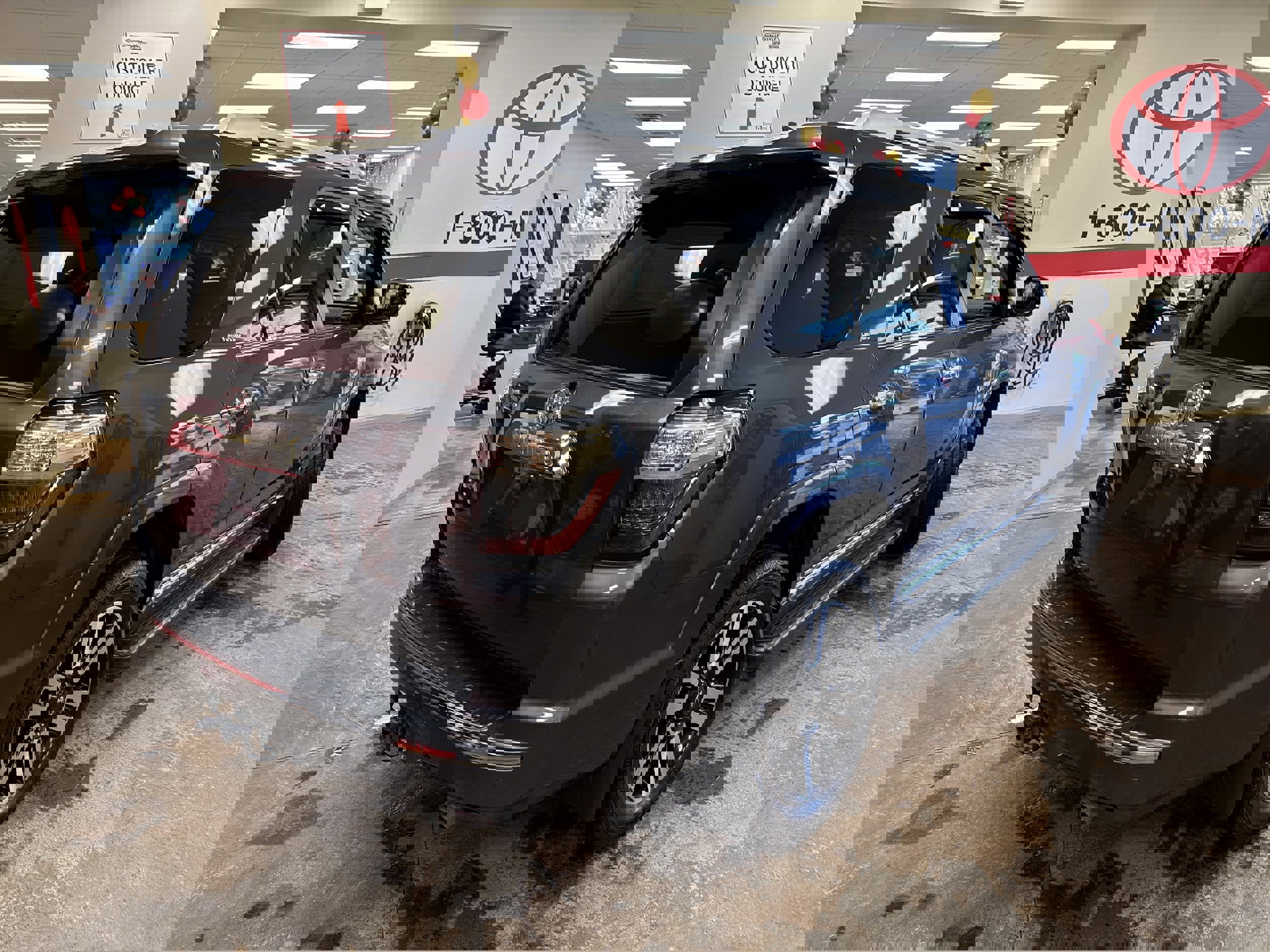 Used 2023 Toyota 4Runner Limited image 12