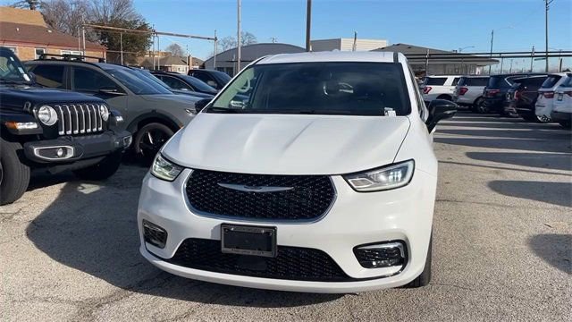 Used 2024 Chrysler Pacifica Touring-L image 25