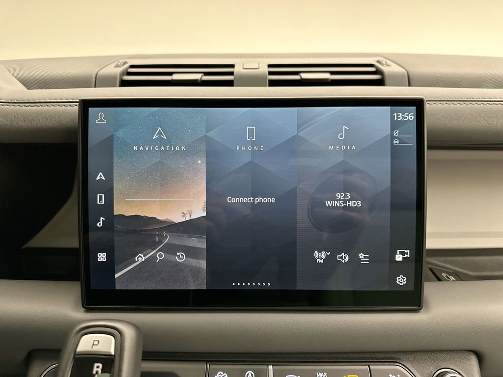 Used 2025 Land Rover Defender 110 S image 26