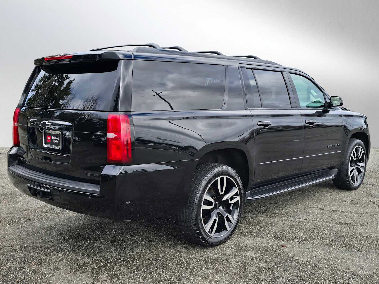 Used 2019 Chevrolet Suburban Premier w/ RST 6.2L Performance Edition image 3