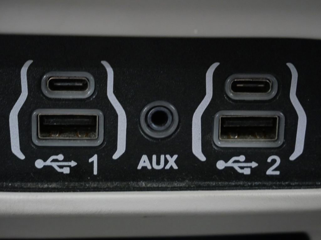 Used 2023 Chrysler Voyager LX image 20