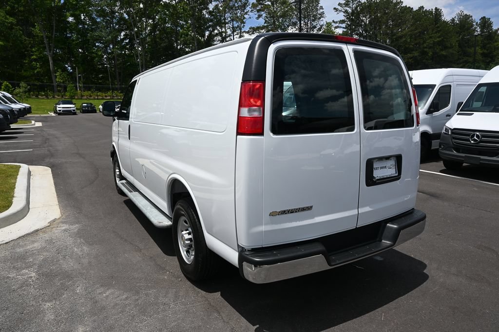 Used 2025 Chevrolet Express 2500 w/ Driver Convenience Package RWD image 4