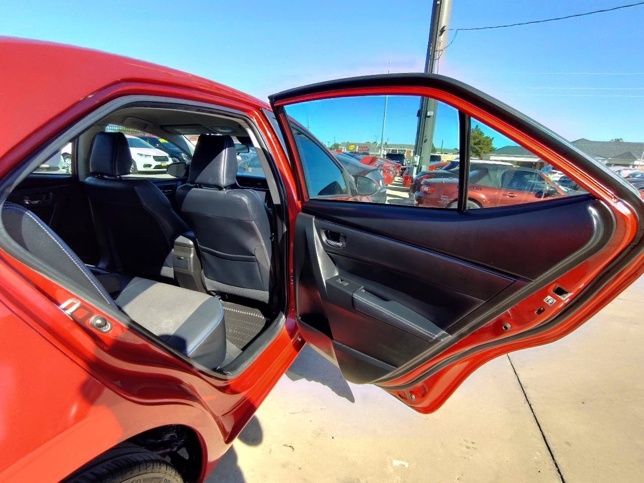 Used 2017 Toyota Corolla SE FWD image 35