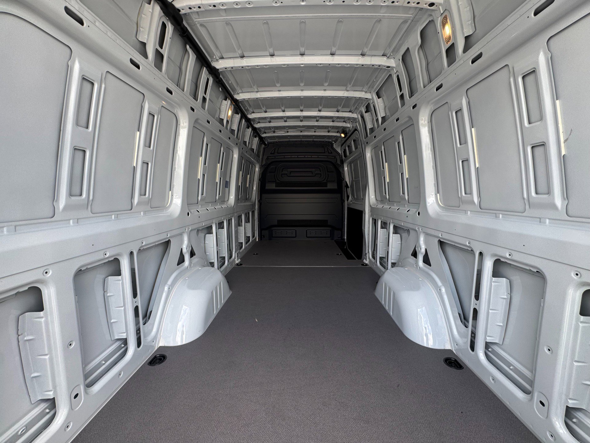 Used 2025 Mercedes-Benz Sprinter 2500 image 16