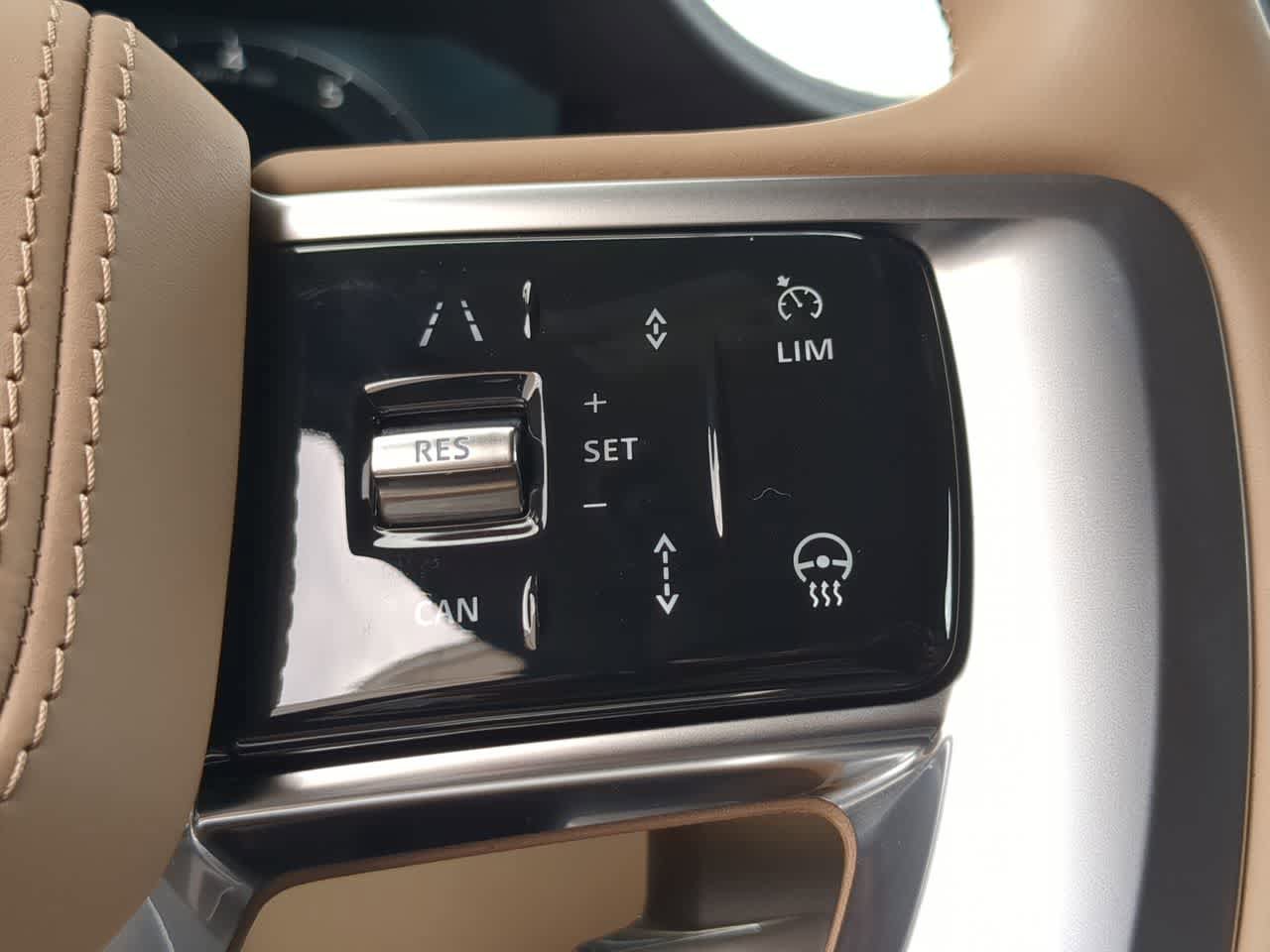 Used 2025 Land Rover Range Rover Long Wheelbase SE image 26