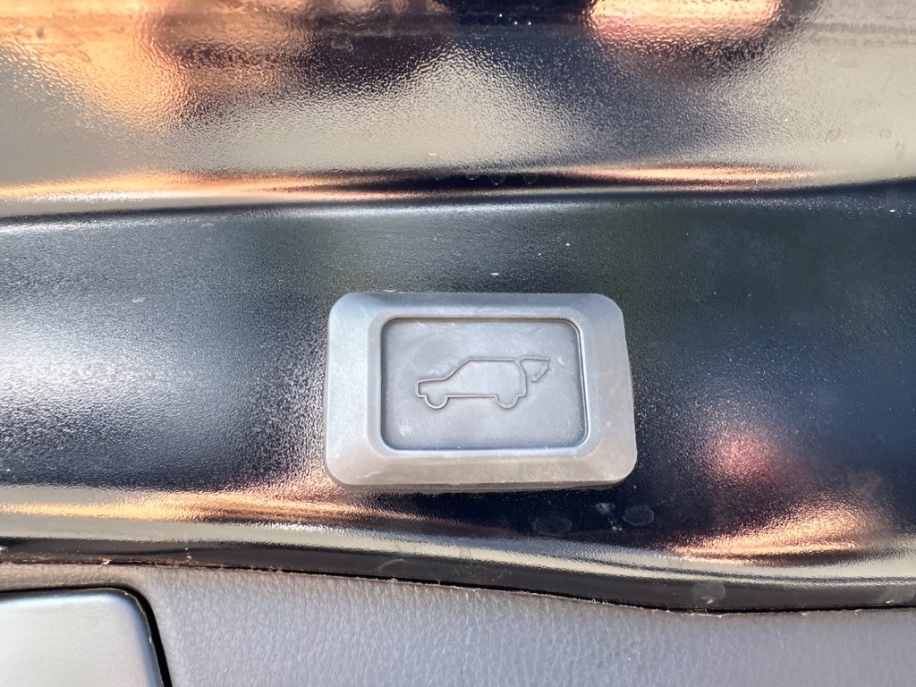 Used 2022 Toyota RAV4 XLE w/ Convenience Package FWD image 27