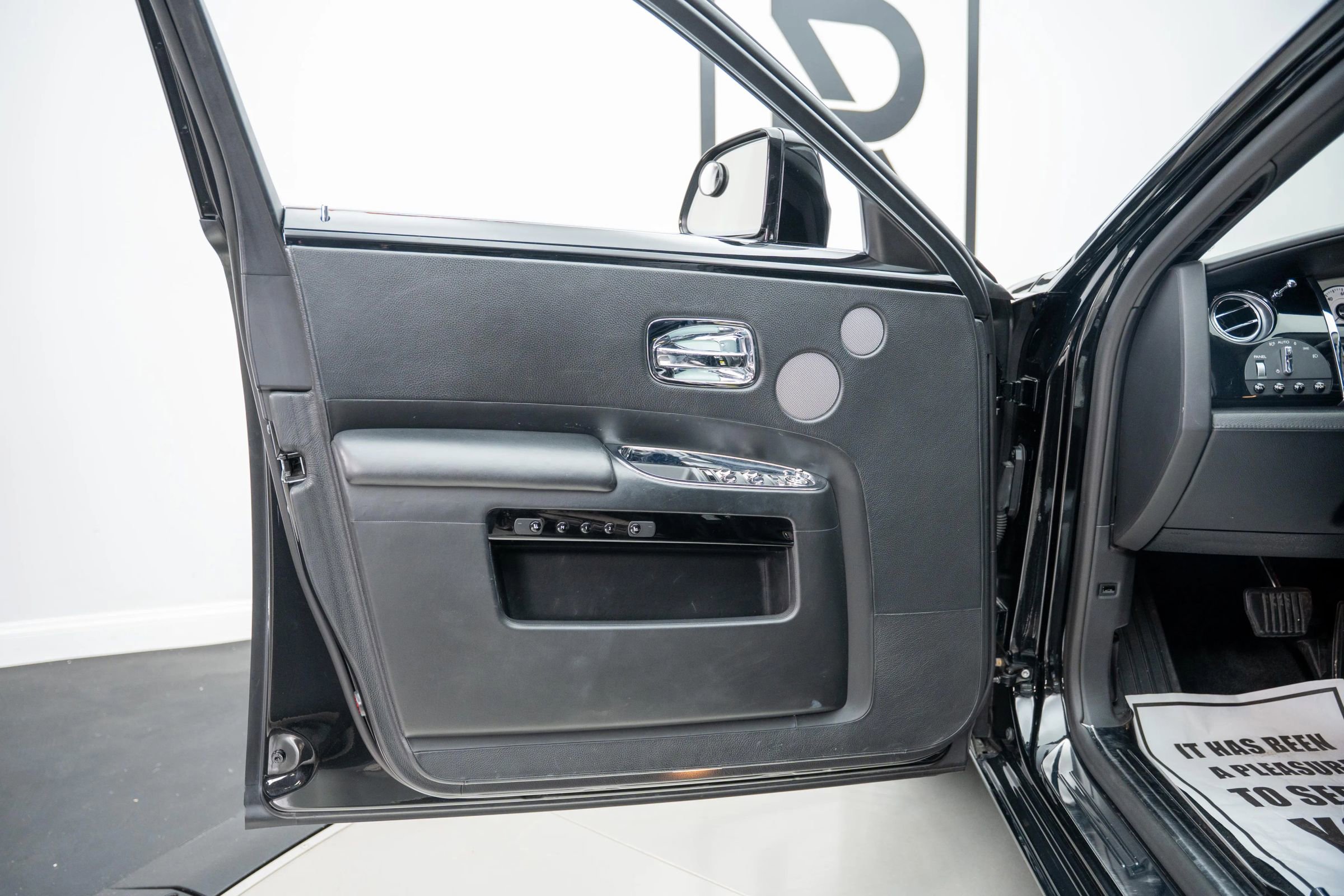 Used 2013 Rolls-Royce Ghost image 33