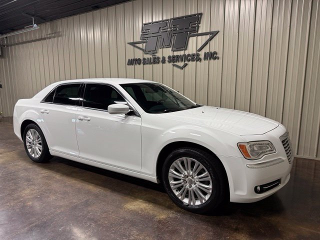Used 2014 Chrysler 300 AWD w/ Driver Convenience Group image 6