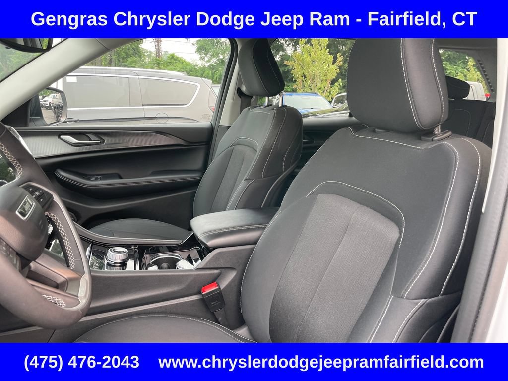 Certified 2023 Jeep Grand Cherokee Laredo X AWD/4WD image 45