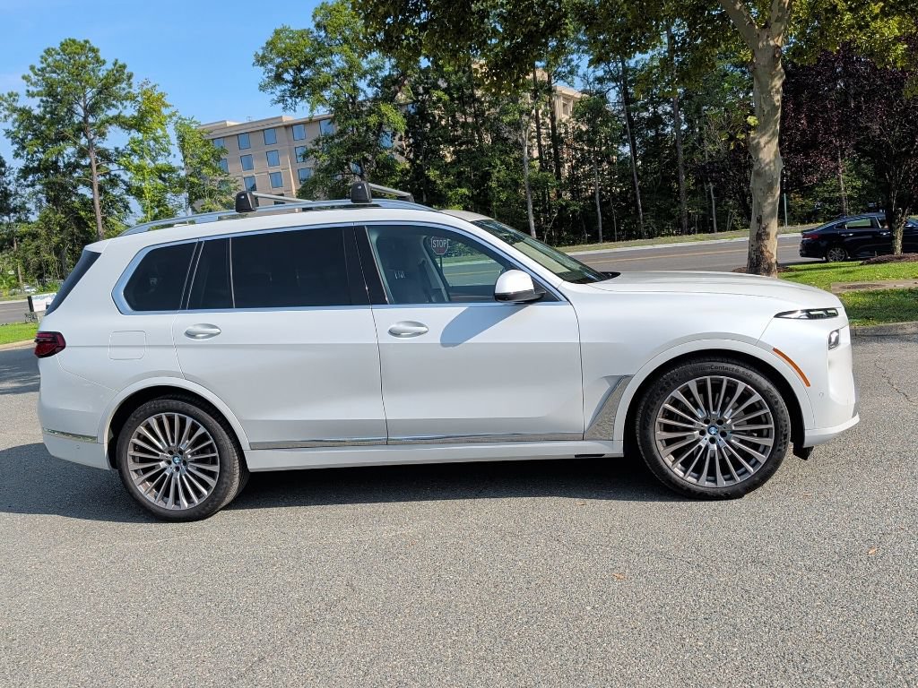 Used 2023 BMW X7 xDrive40i w/ Executive Package AWD/4WD image 4