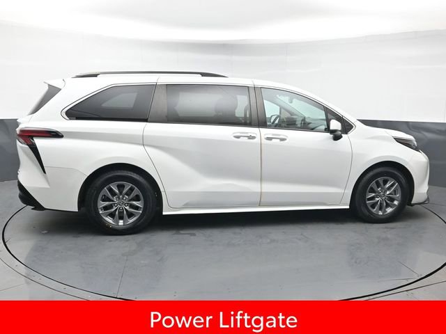 Certified 2022 Toyota Sienna XLE image 8