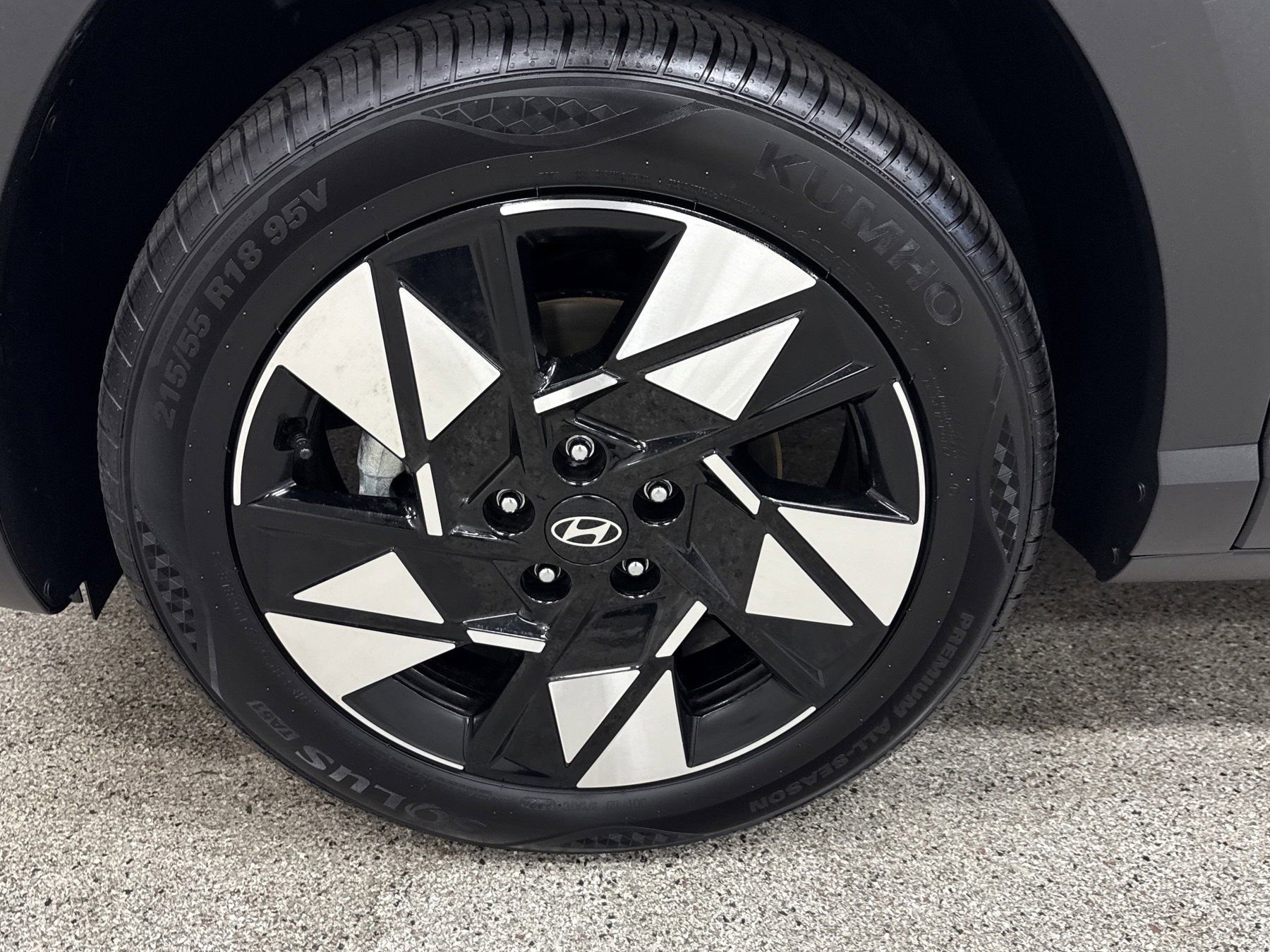 Used 2025 Hyundai Kona SEL image 2