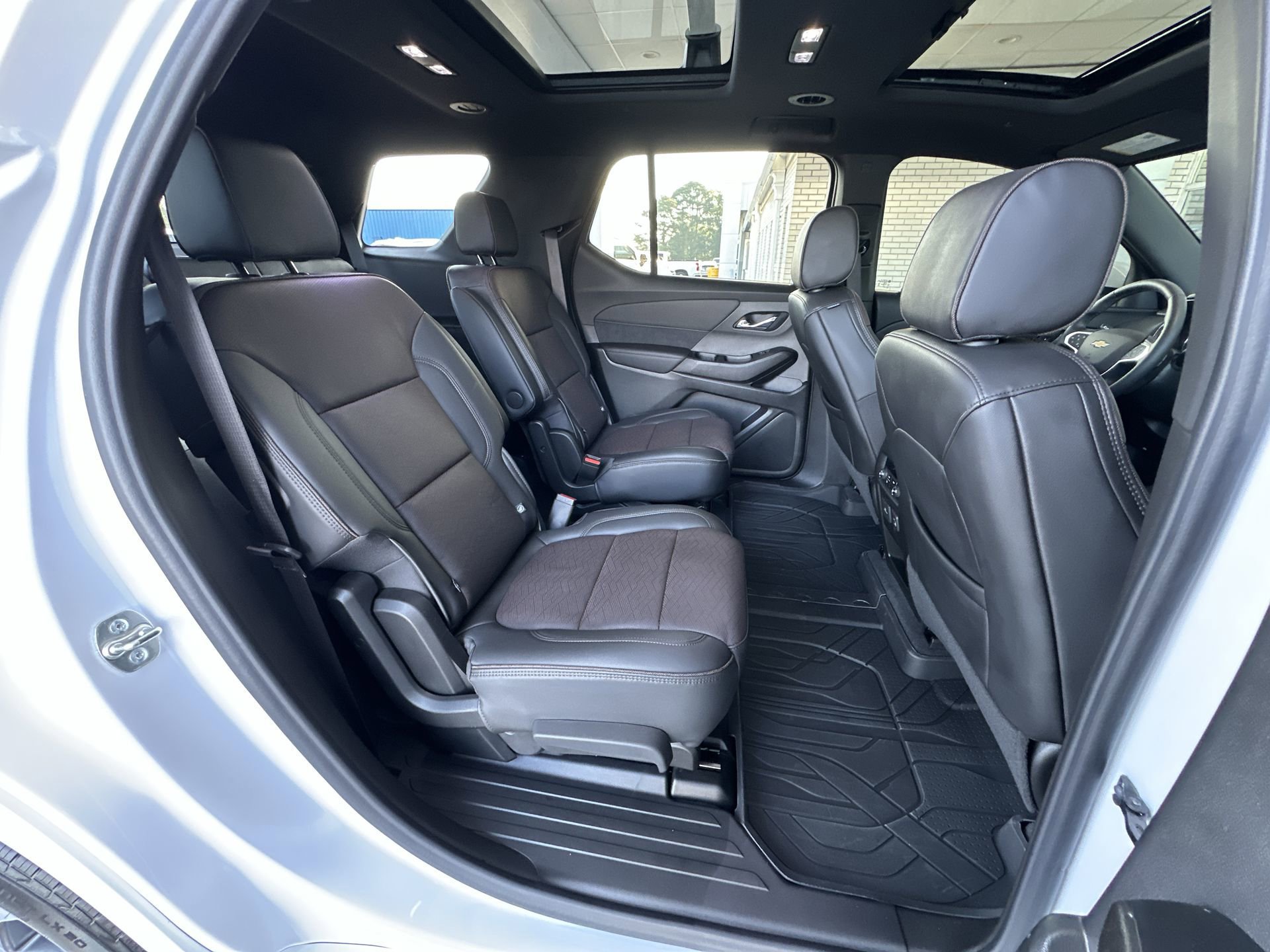 Used 2023 Chevrolet Traverse High Country w/ LPO, 'HIT The Road' Package FWD image 28