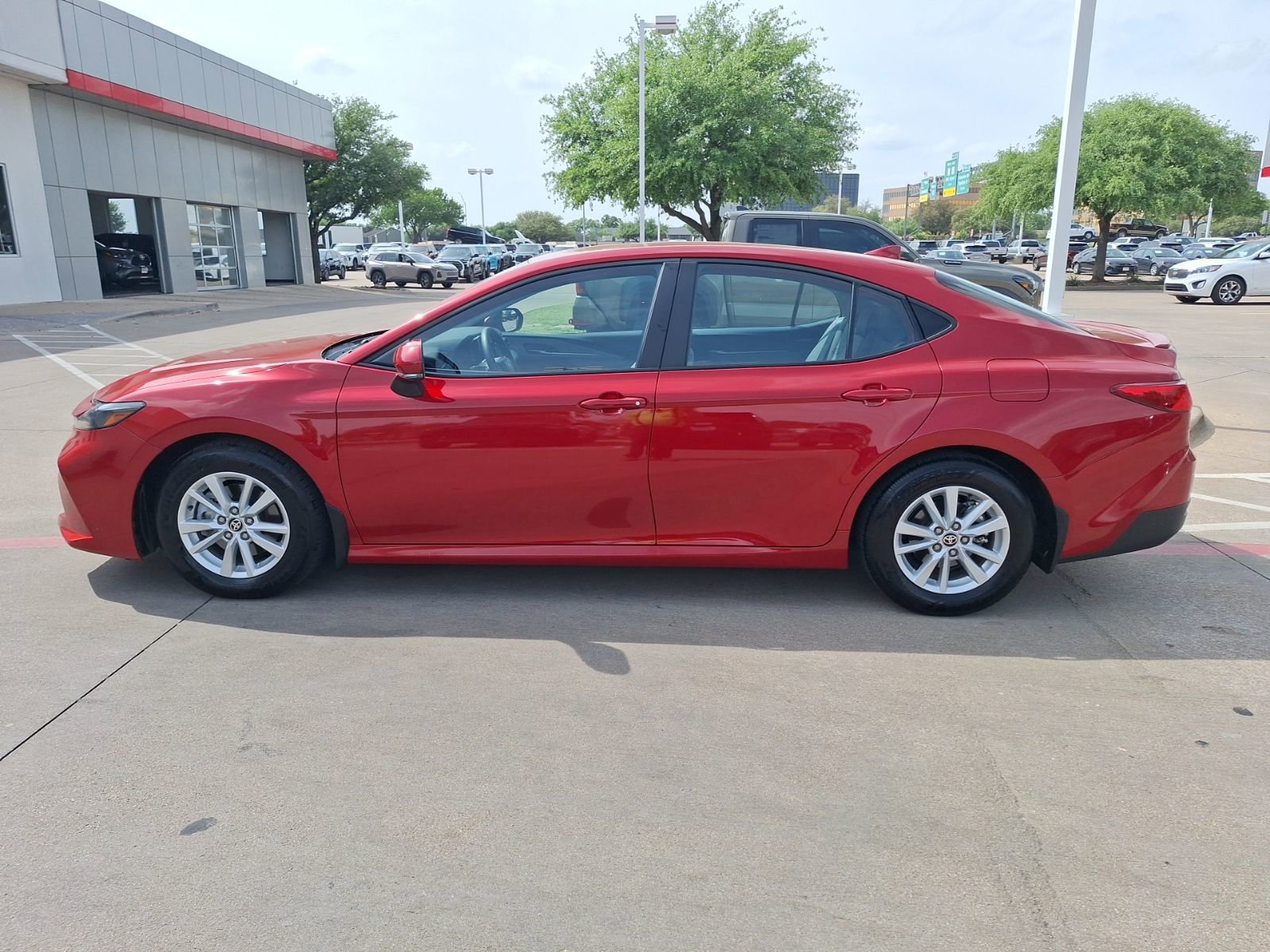 Used 2025 Toyota Camry LE w/ Convenience Package image 3