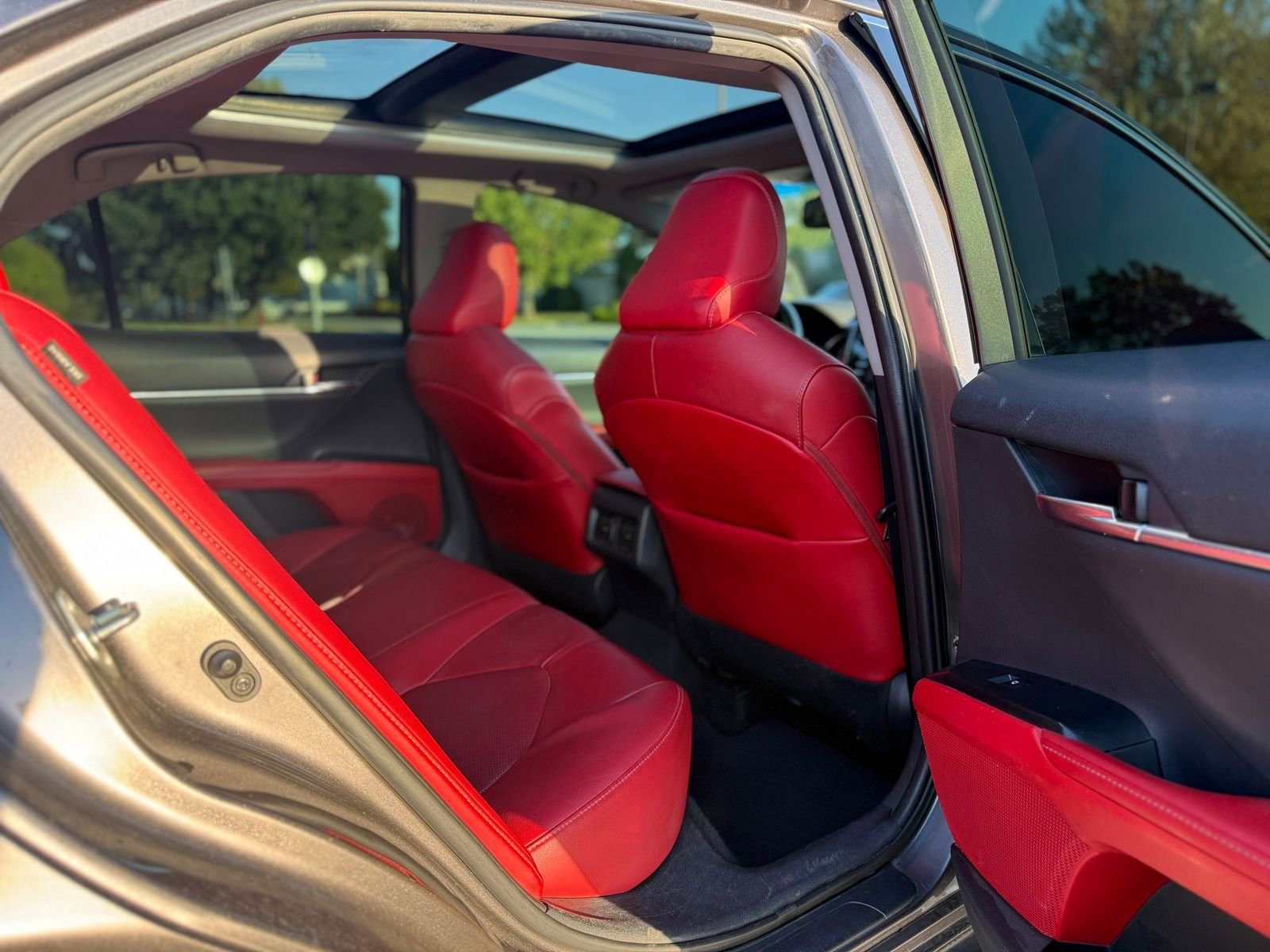 Used 2020 Toyota Camry XSE image 5