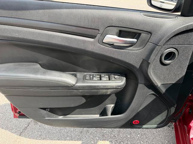 Used 2014 Chrysler 300 S RWD image 9