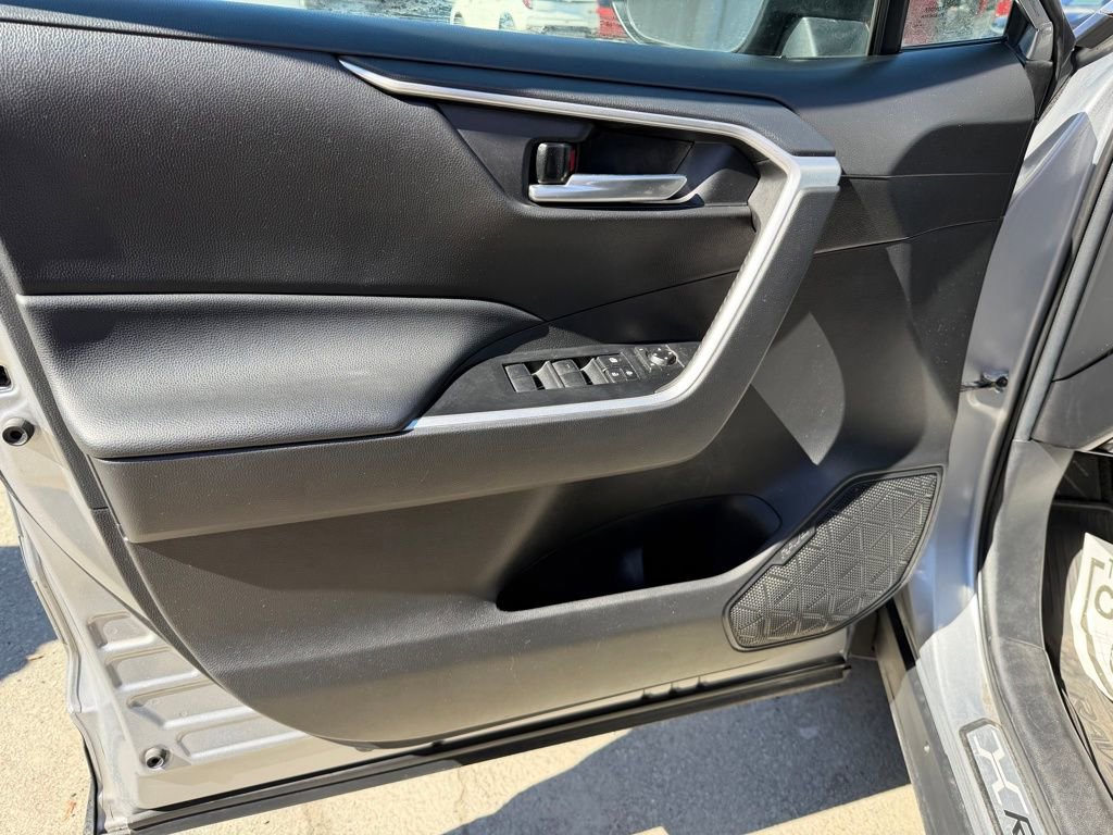 Used 2021 Toyota RAV4 XLE image 13