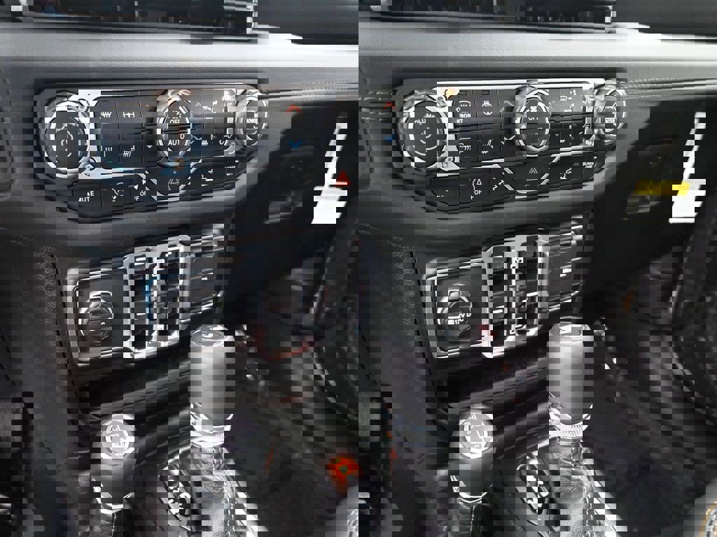 New 2025 Jeep Wrangler Unlimited Sahara w/ Technology Group image 20