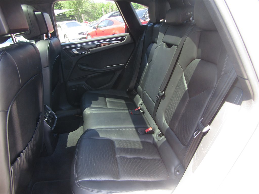 Used 2015 Porsche Macan Turbo AWD/4WD image 8