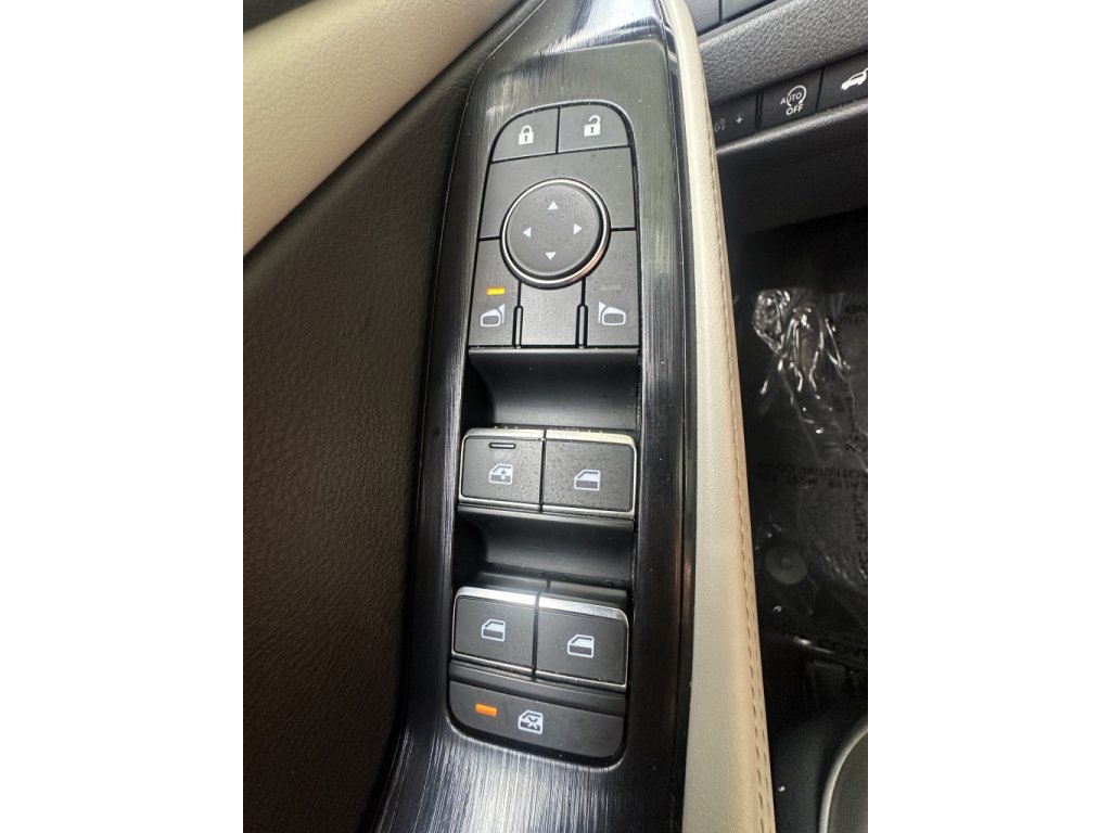 Used 2023 Nissan Rogue SL FWD image 32