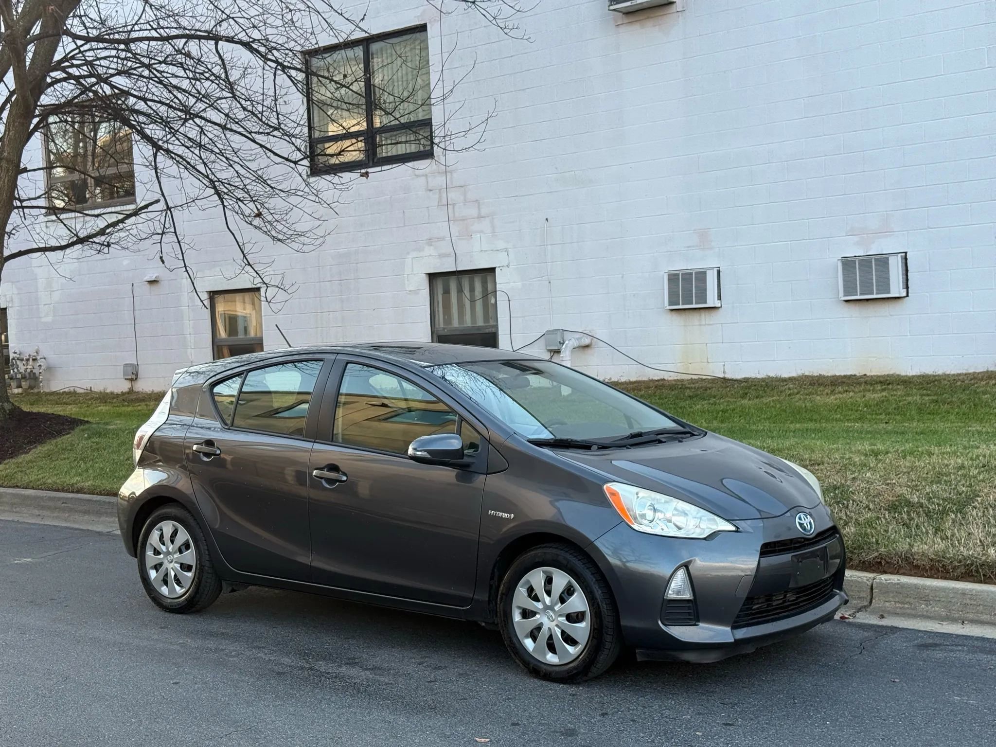 Used 2012 Toyota Prius C One image 3