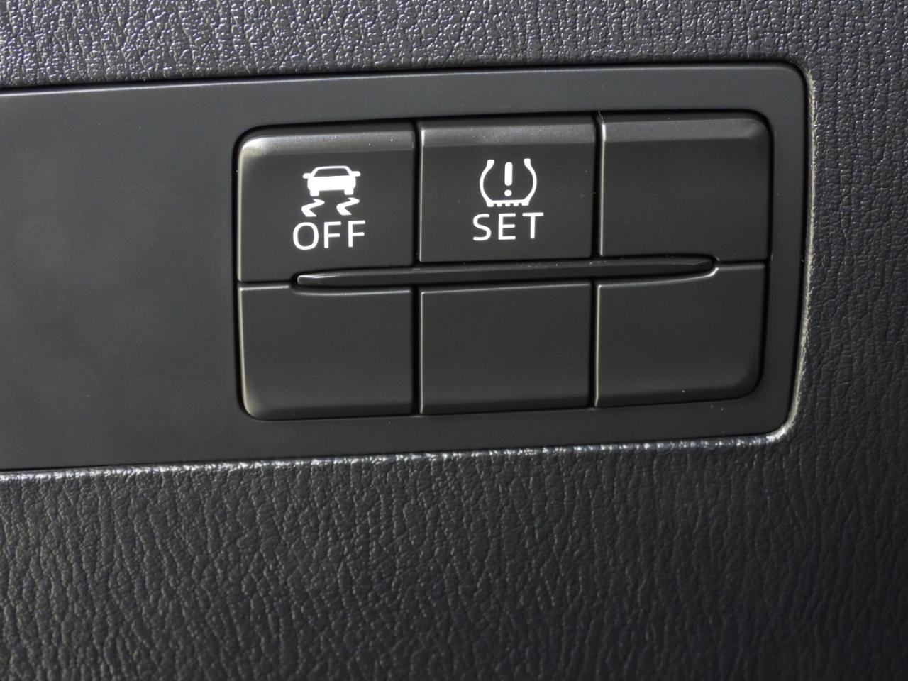 Used 2020 Toyota Yaris XLE FWD image 70