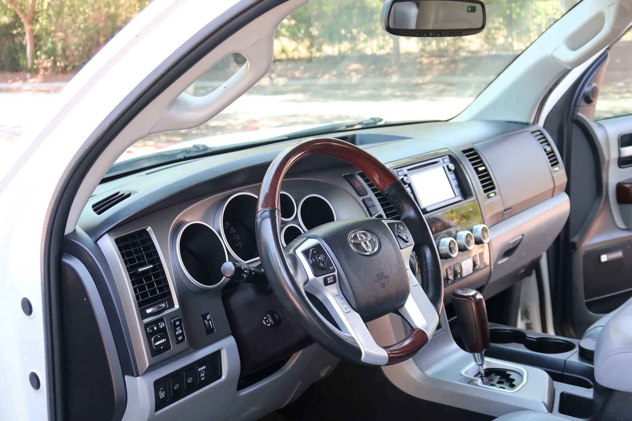Used 2016 Toyota Sequoia Platinum RWD image 13