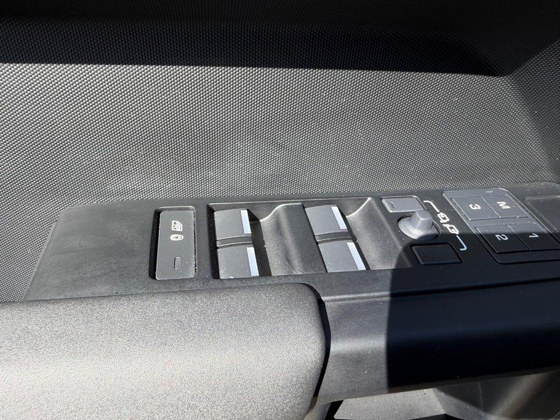 Used 2025 Land Rover Defender 110 S image 19