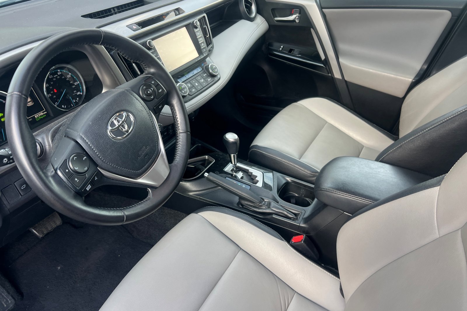 Used 2017 Toyota RAV4 Limited w/ Advanced Technology Package image 7