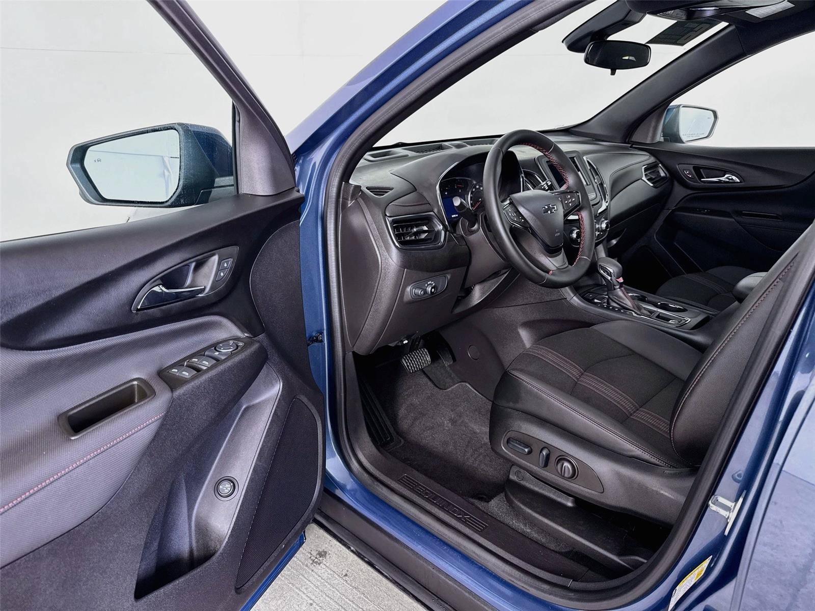 Used 2024 Chevrolet Equinox RS AWD/4WD image 3