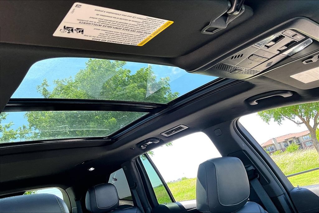 Certified 2025 Cadillac XT6 Premium Luxury AWD/4WD image 17