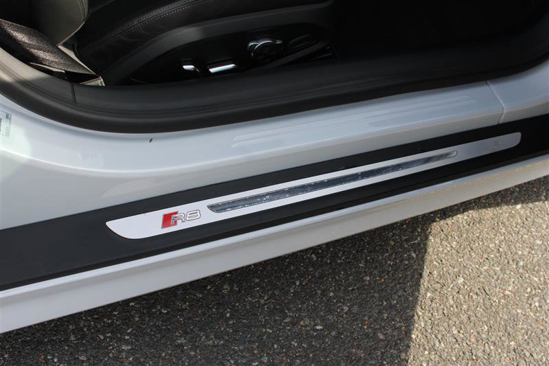 Used 2018 Audi R8 V10 w/ Carbon Exterior Package image 38