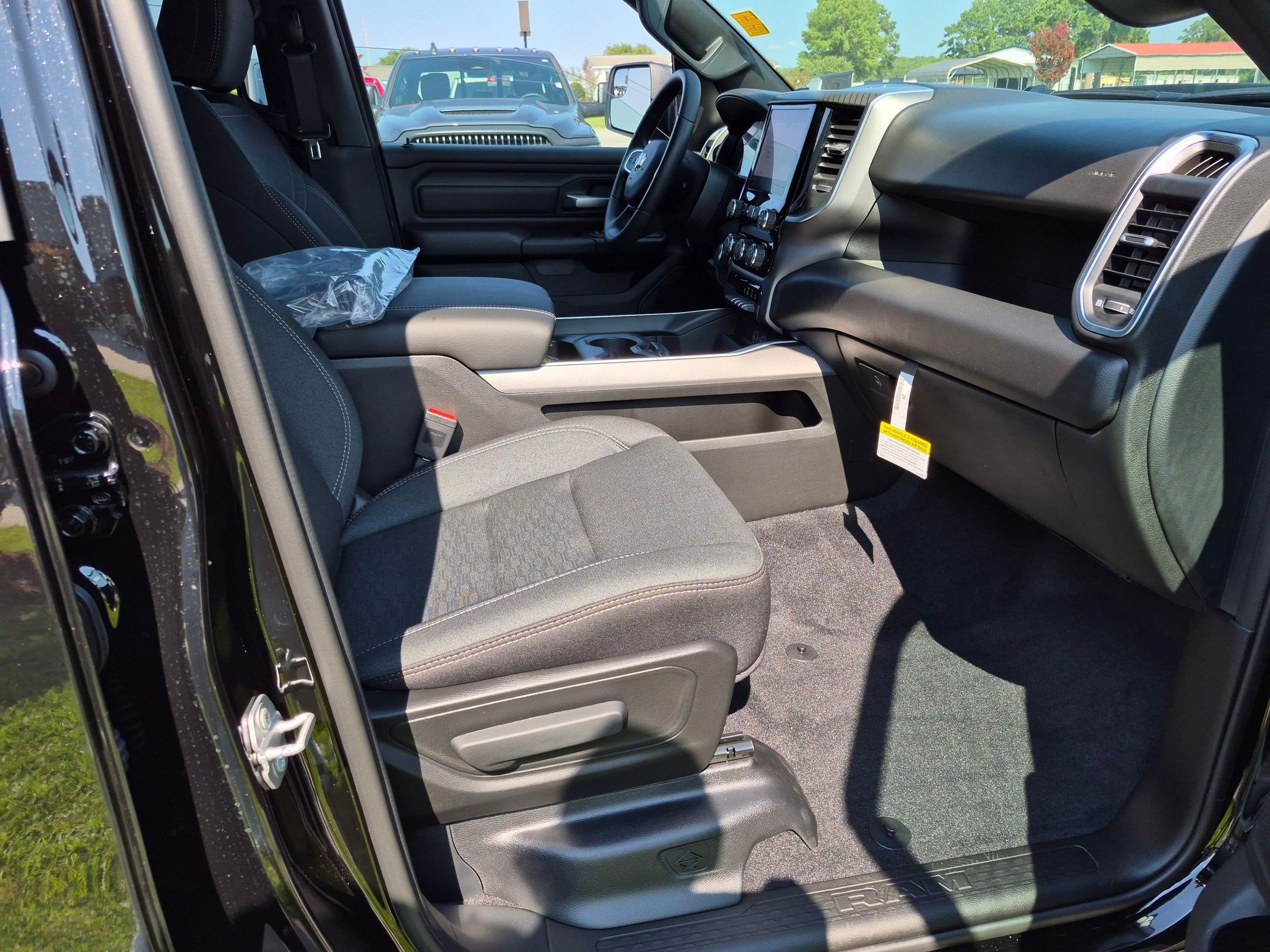 New 2026 RAM 1500 Express AWD/4WD image 18