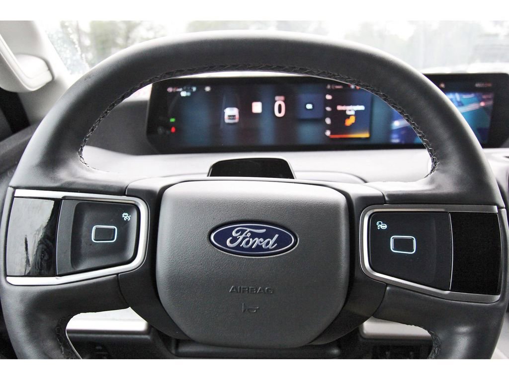 Used 2025 Ford Expedition Active RWD image 15
