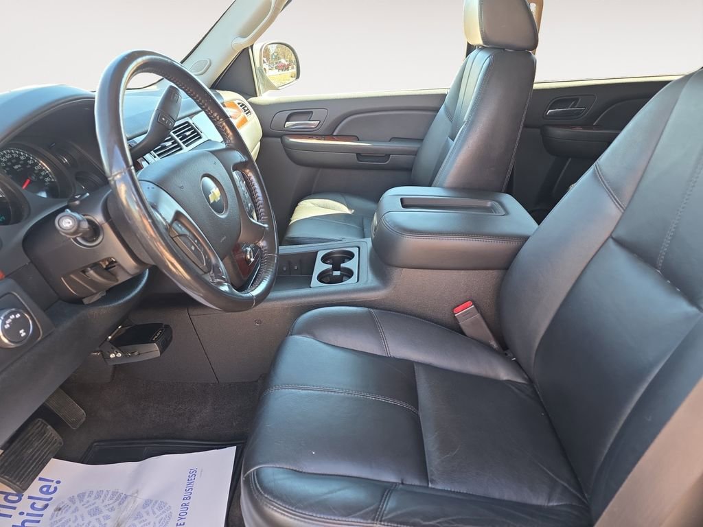 Used 2009 Chevrolet Suburban LT image 9