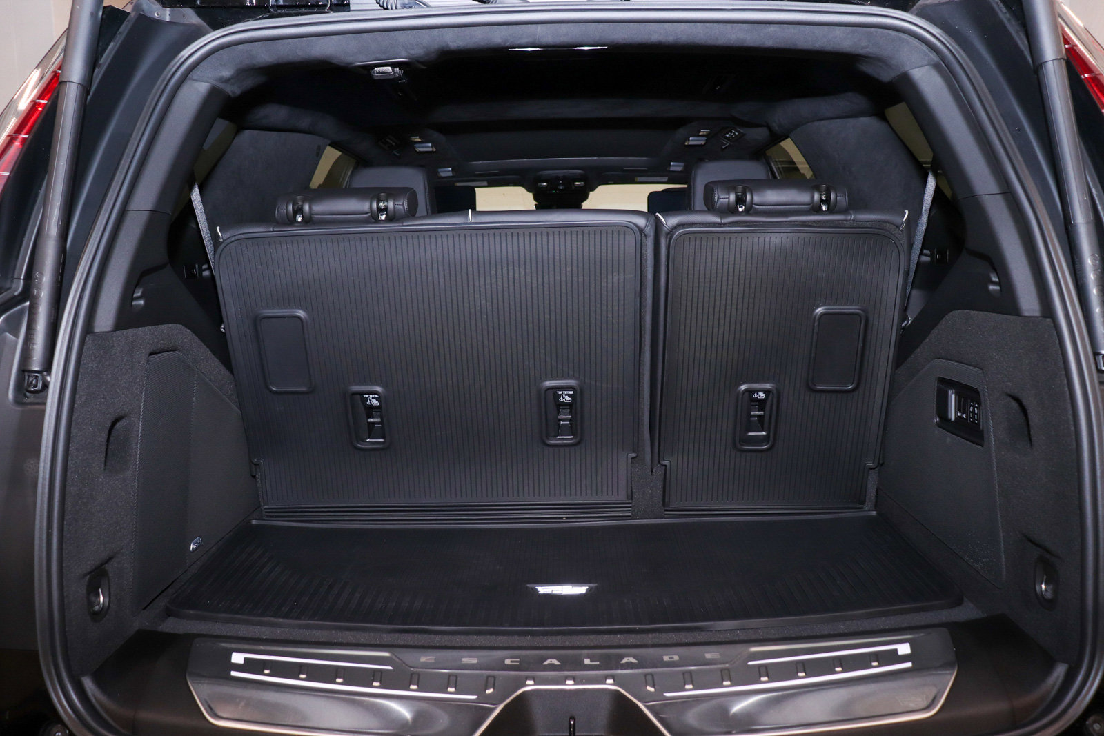Used 2023 Cadillac Escalade V image 32