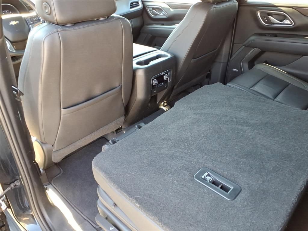 Used 2023 Chevrolet Suburban LT image 35