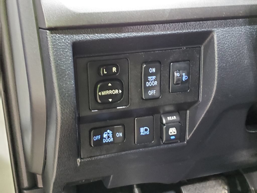 Used 2018 Toyota Tundra SR5 RWD image 40