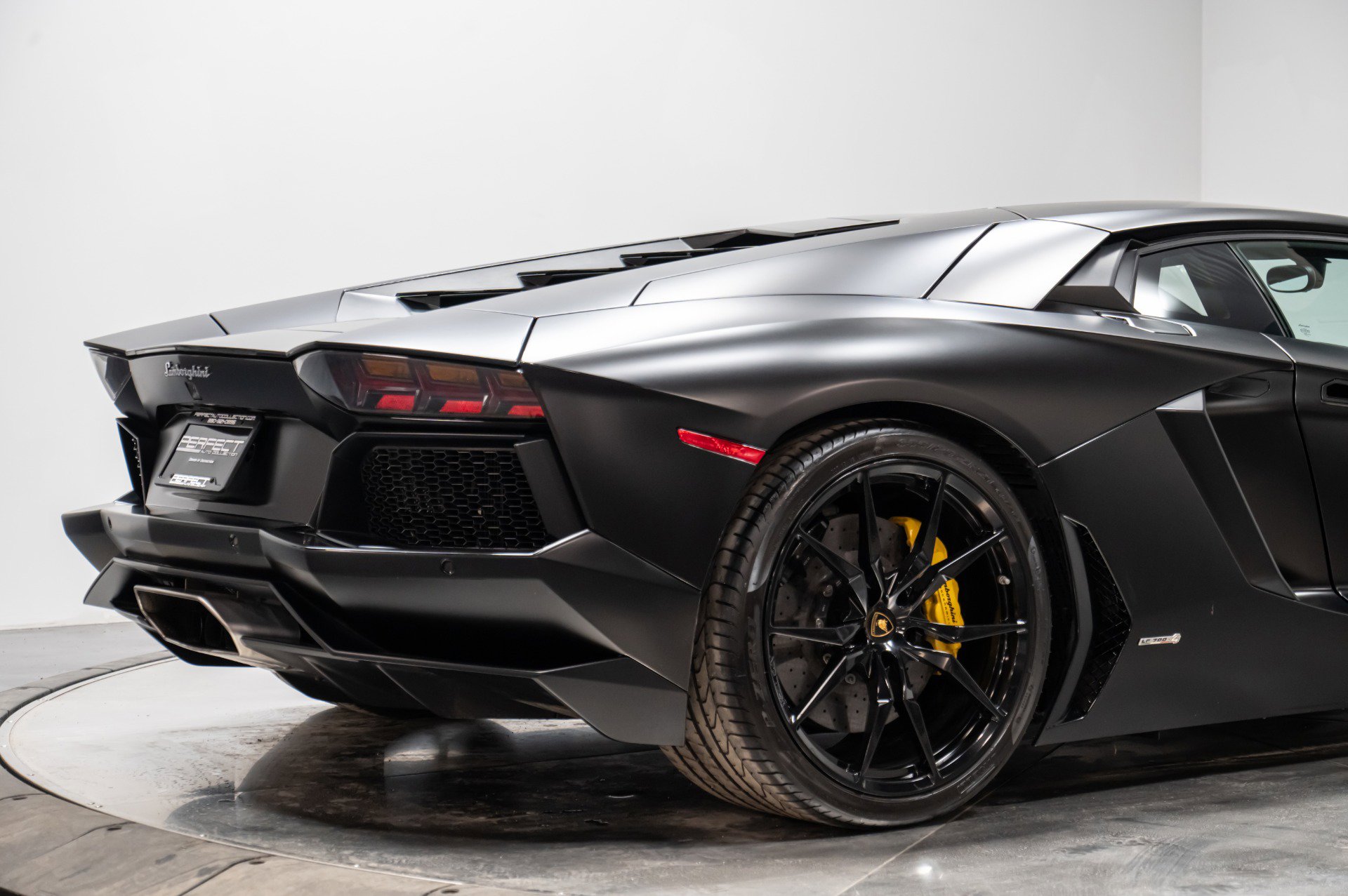 Used 2014 Lamborghini Aventador LP 700-4 image 16