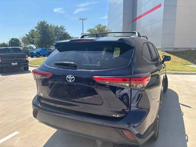 Used 2022 Toyota Highlander XLE FWD image 3