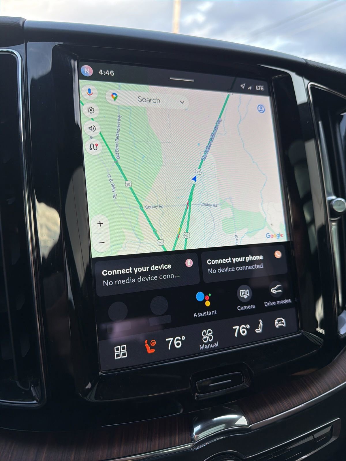 Certified 2025 Volvo XC60 T8 Plus w/ Protection Package Premier image 36