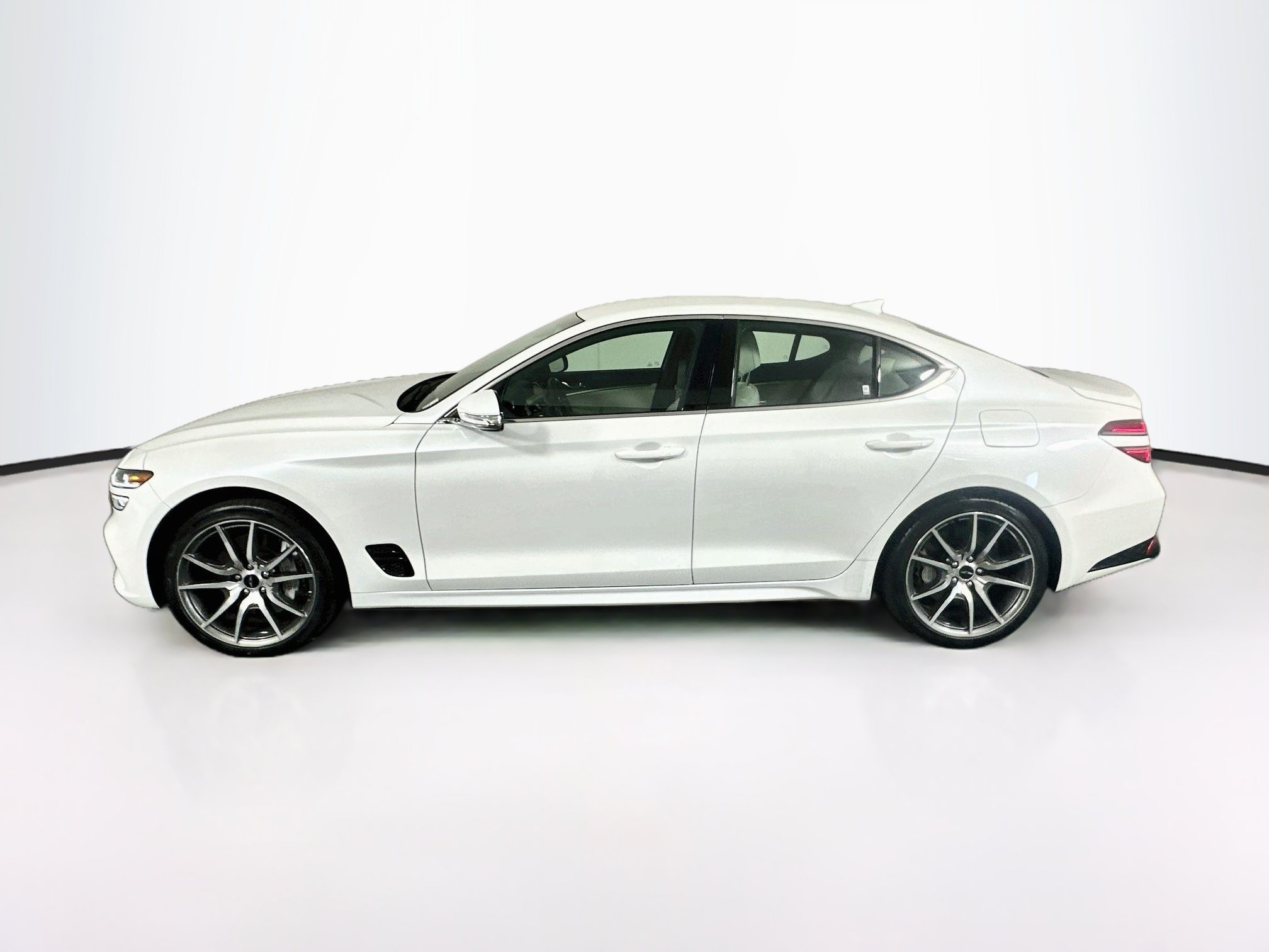 Used 2025 Genesis G70 2.5T AWD/4WD image 4