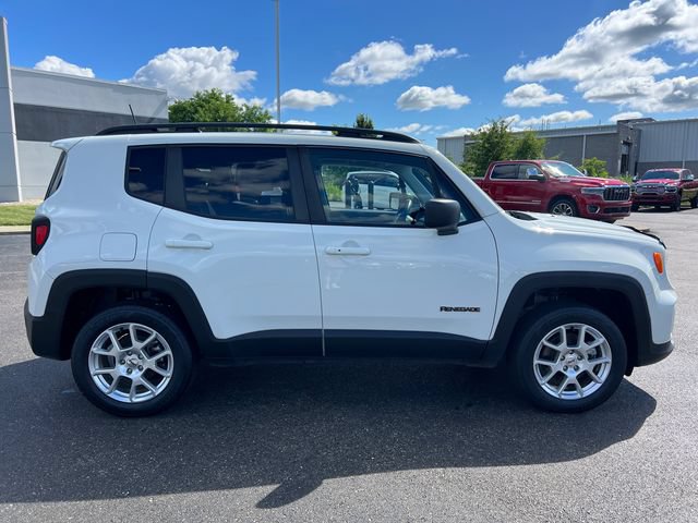 Used 2022 Jeep Renegade Latitude AWD/4WD image 9
