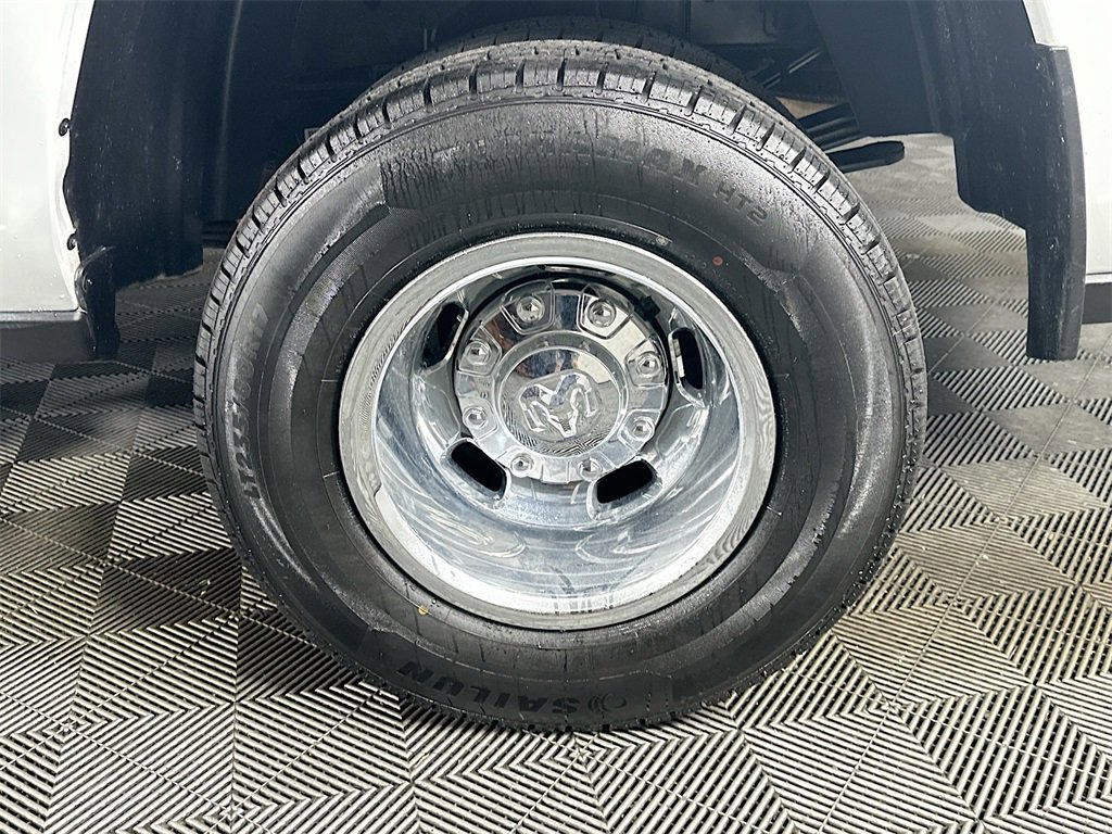 Used 2024 RAM 3500 Big Horn image 35