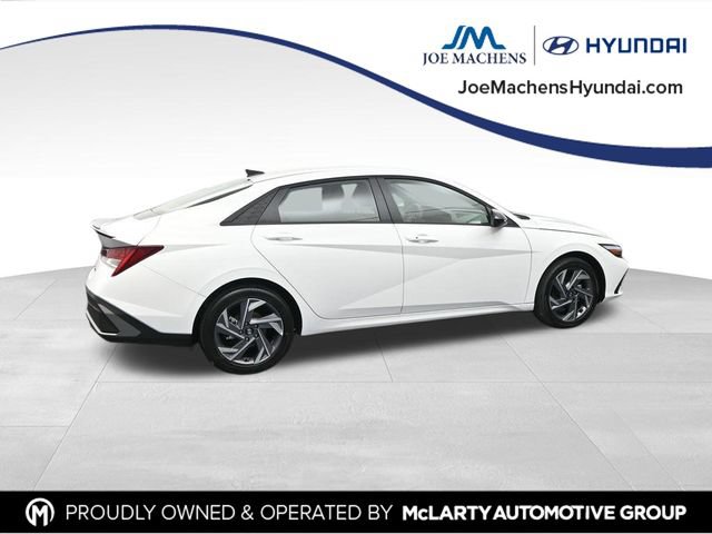 Certified 2025 Hyundai Elantra SEL FWD image 2