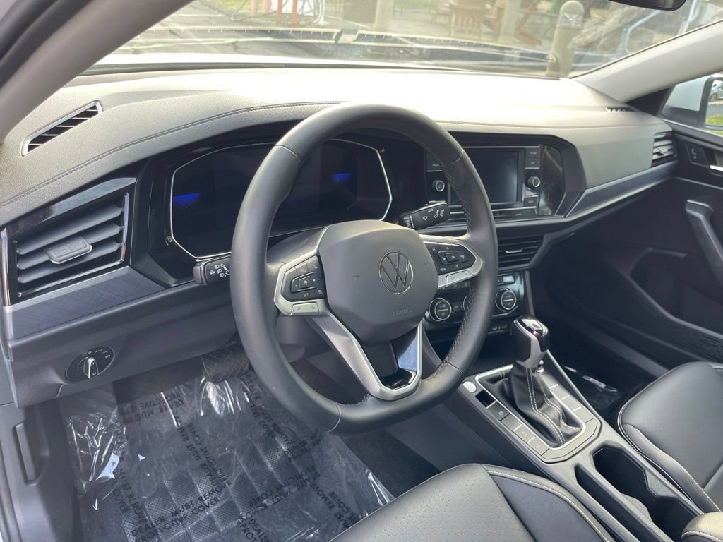 Used 2023 Volkswagen Jetta SE FWD image 9
